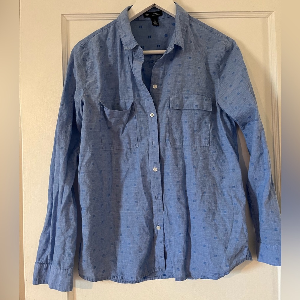 EUC Gap Boyfriend Cut Button-Down
